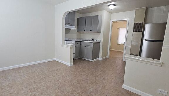 2nd image of 827 Sullivan Ln APT 3