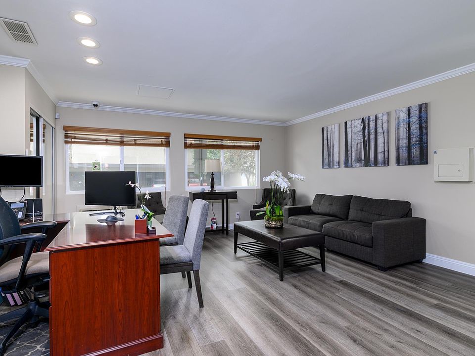 Leasing Office