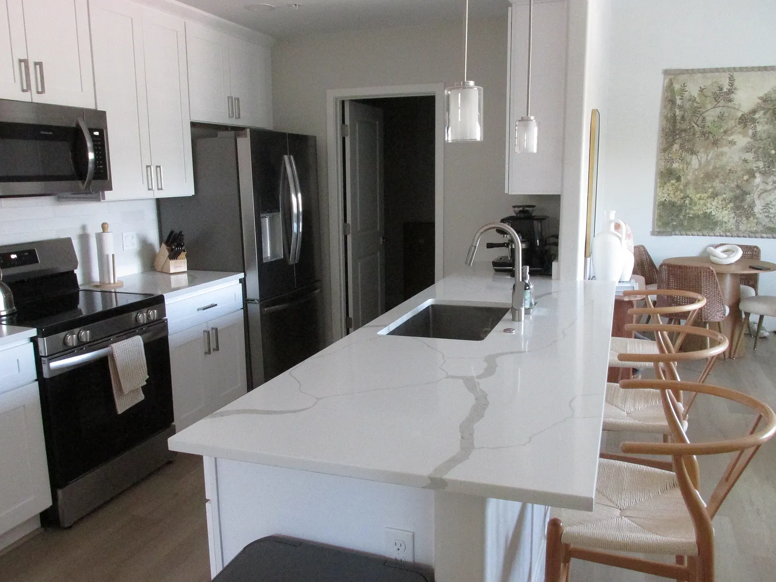 2 bed, 1074 sqft, $2,500 — Photo 4