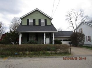 17 Community Springs Dr, Rochester, PA 15074