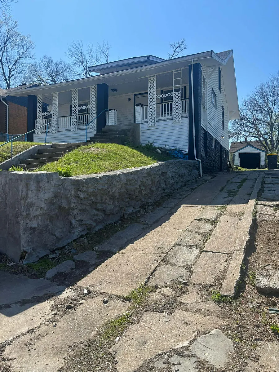 Building Photo - 4926 Garfield Ave