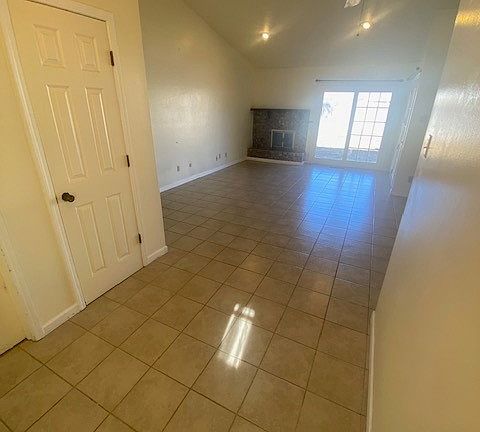 825 agate entry_12012022