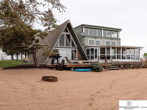 3rd image of 1084 Platteview Dr