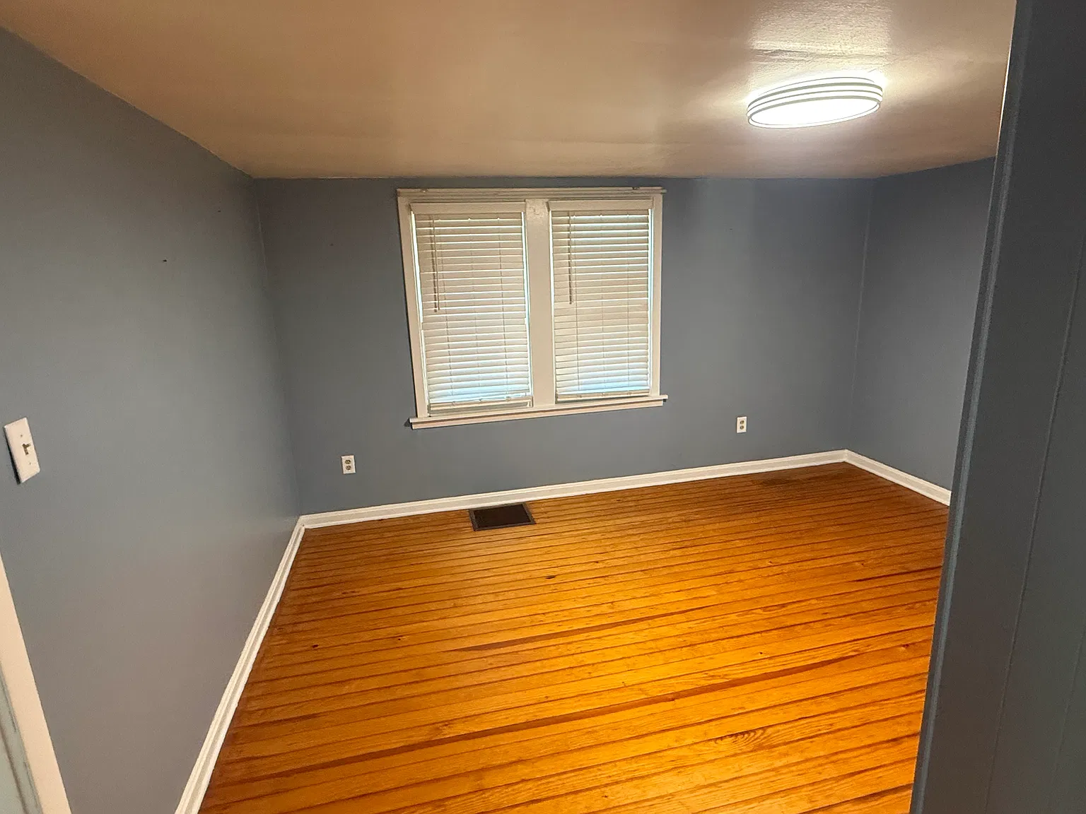 2 bed, 1030 sqft, $1,100 — Photo 3