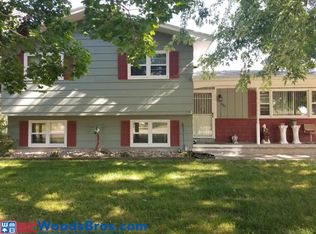 3041 Roselawn Dr, Grand Island, NE 68801