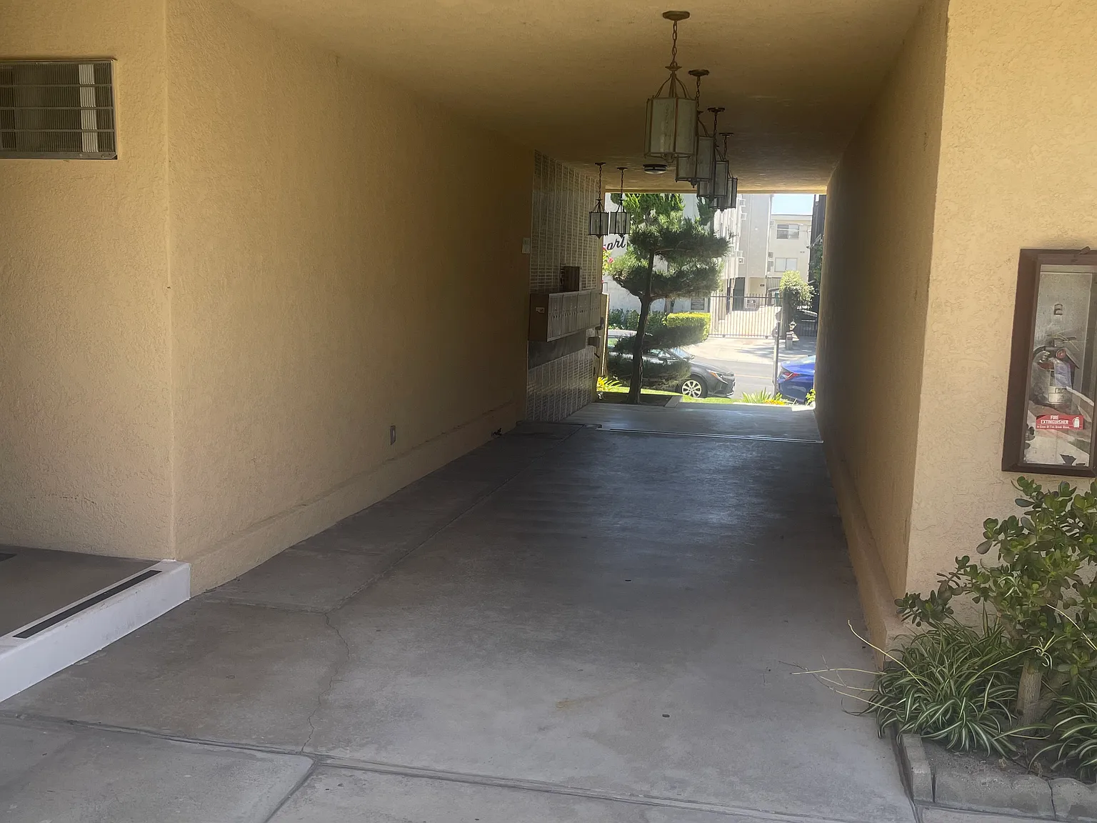 2 bed, 1100 sqft, $2,650 — Photo 2