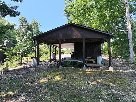 5th image of 860 Richardson Ln