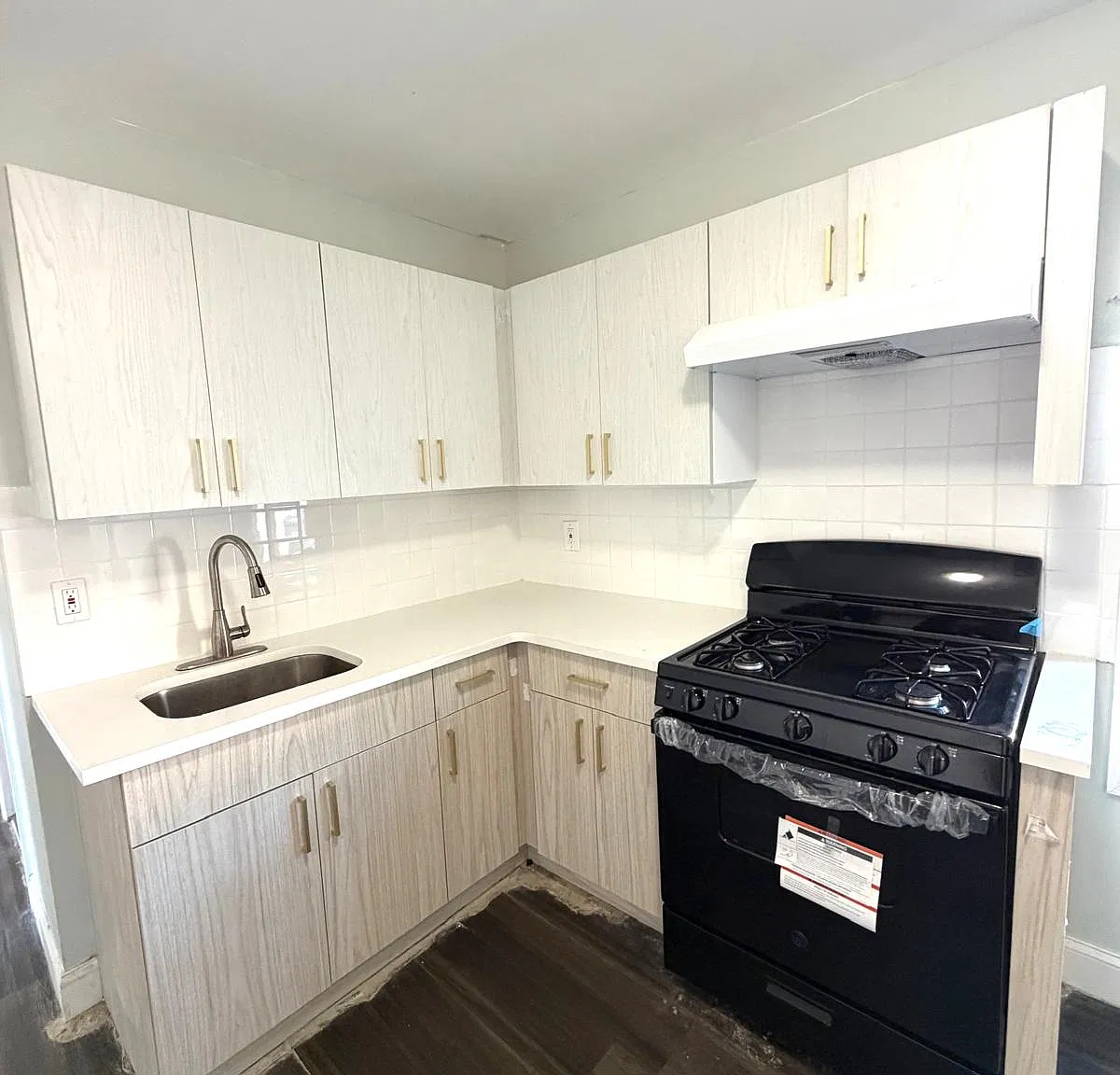 3 bed, 950 sqft, $2,450 — Photo 3