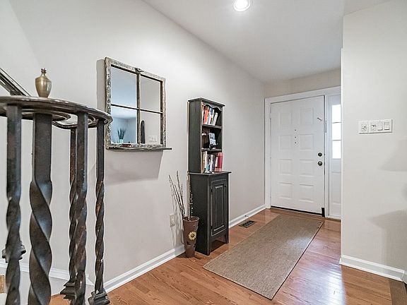 4th image of 56 Essex Pl