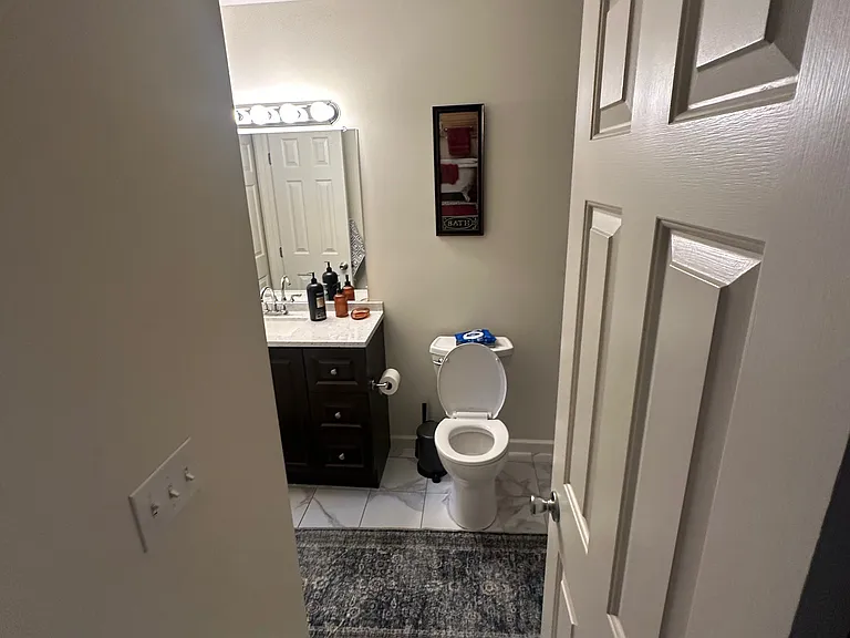Upstairs bathroom full