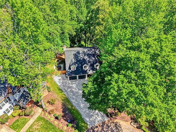4th image of 105 Summer Creek Ct
