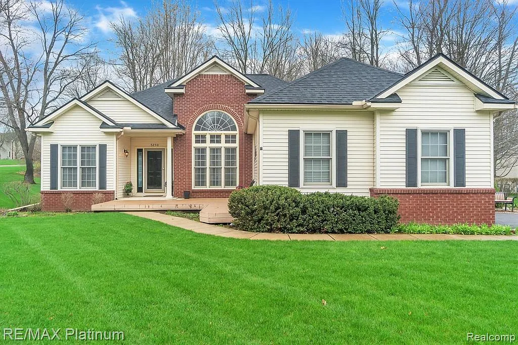 5250 Lenard Cir photo 1