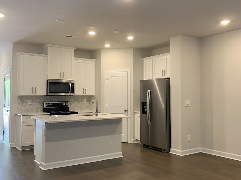 1624 Village Grove Lane 14015 Singletree #LANE401 — Photo 7