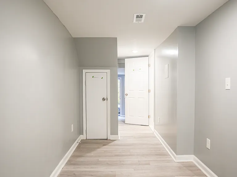 1535 W Fairmount Ave — Photo 11