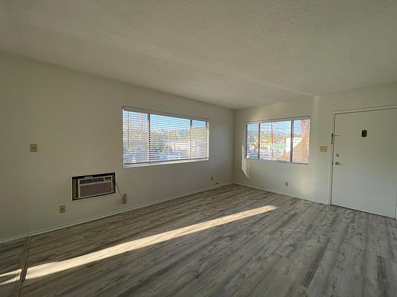 3rd image of 3916 York Blvd