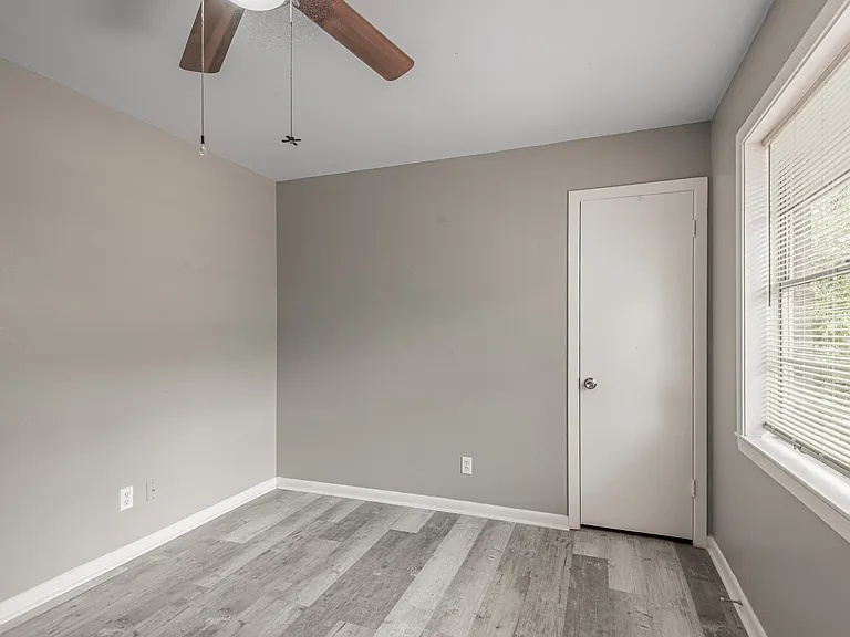 818 University Ave — Photo 18