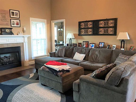 5th image of 214 Cheshire Dr
