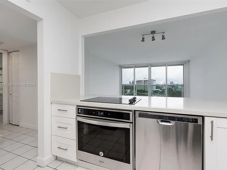 100 Bayview Dr #1102 — Photo 17