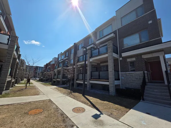 240 Lagerfeld Dr #15, Brampton, ON L7A 5G9