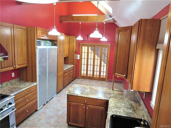5th image of 209 Louvaine Dr