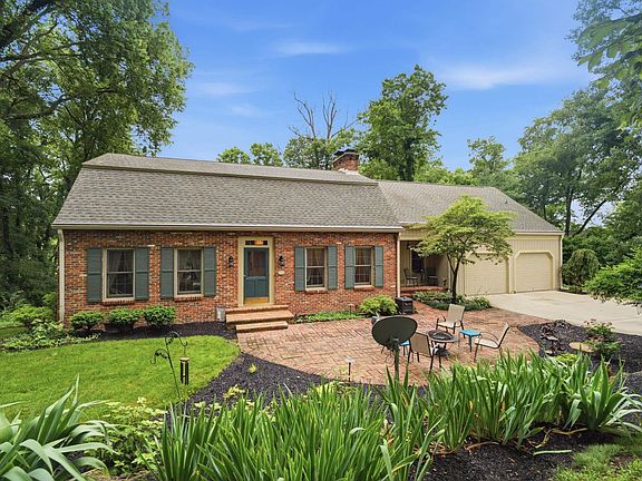 3rd image of 745 Cardinal Dr