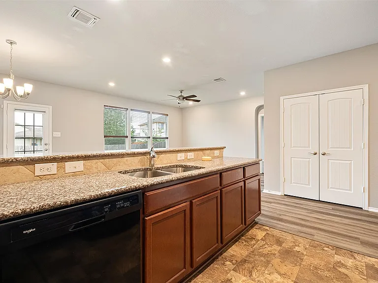 12401 Franklin D Roosevelt St — Photo 4