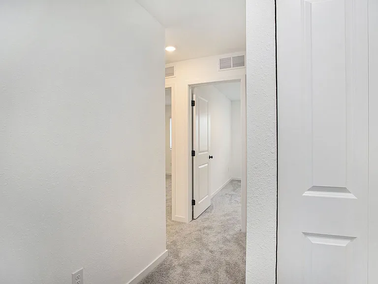 515 Burr St — Photo 9