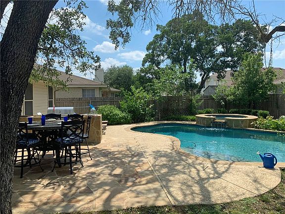 5th image of 2211 Granger Ln