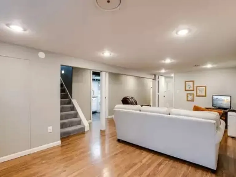 2857 Merrill St N — Photo 13