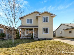 4700 Millhaven Dr SE, Kentwood, MI 49548