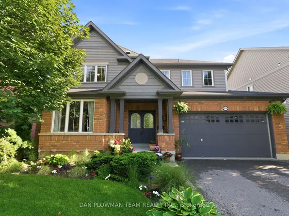 2243 Pilgrim Sq, Oshawa, ON L1L 0B5