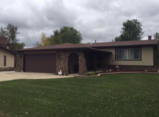 121 Vickroy Dr, Crown Point, IN 46307