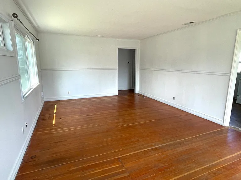 703 Winslow Ave — Photo 4