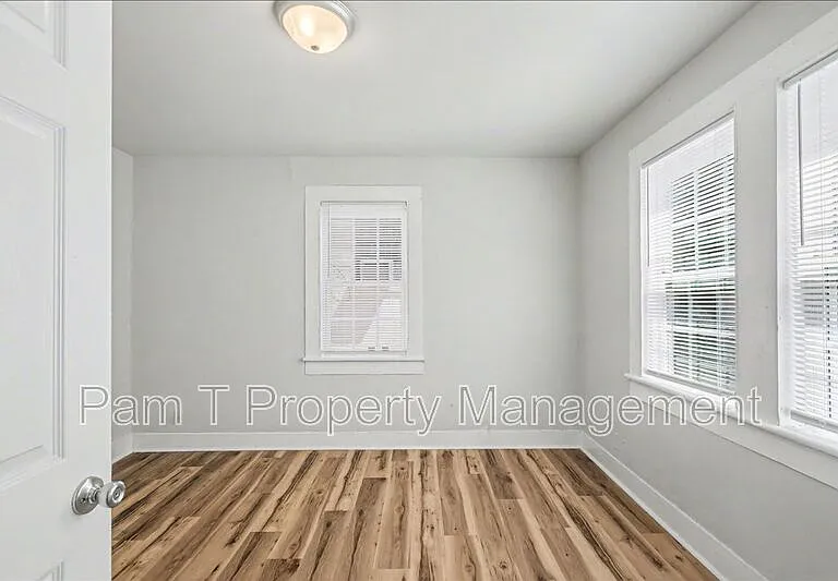 628 W 48th St — Photo 15