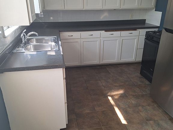 3rd image of 3027 Buchanan St NE #1