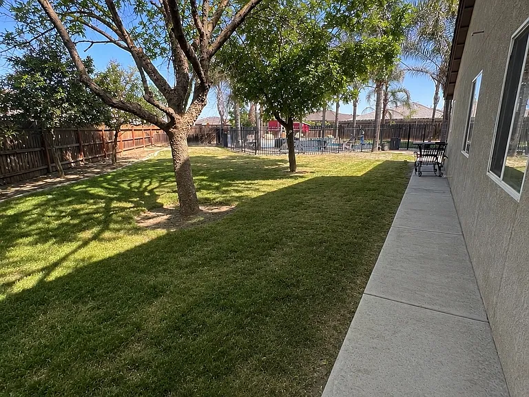 2106 N Vine Cir — Photo 14
