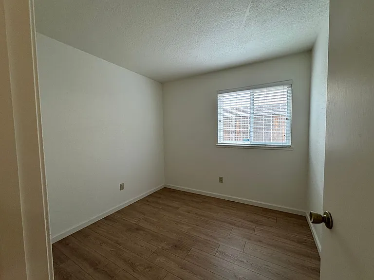 2047 Deauville Dr — Photo 17