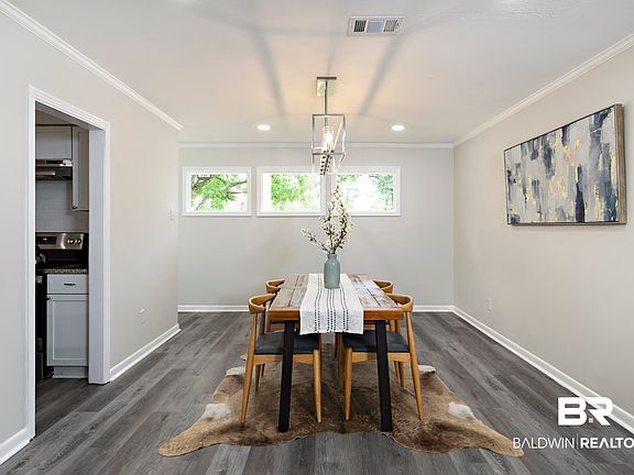 3rd image of 5922 Sunnyside Dr