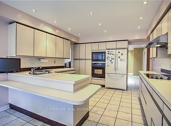 4th image of 252 Fisherville Rd