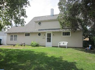 21 Winding Rd, Levittown, PA 19057