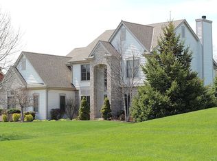 W132N6611 W View Dr, Menomonee Falls, WI 53051