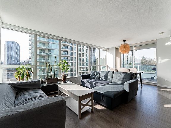 2nd image of 2232 Douglas Rd #905
