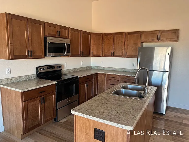 829 S Laurue Dr — Photo 2