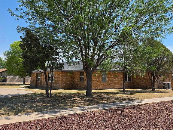 3rd image of 801 Hall Dr