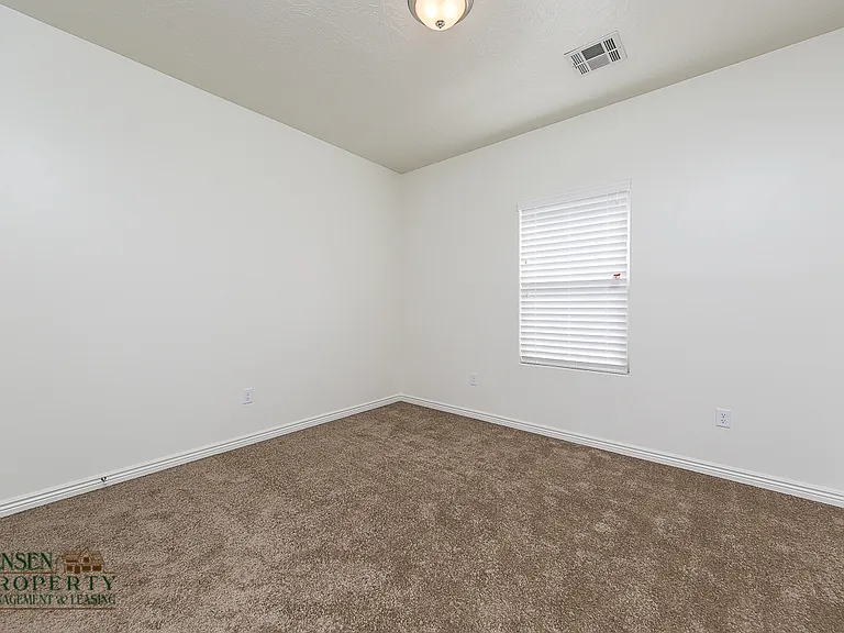 3252 E Tanoak Dr — Photo 10