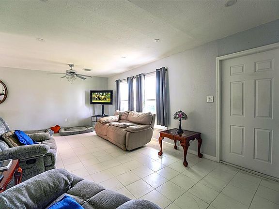 3rd image of 3095 Pinetree St