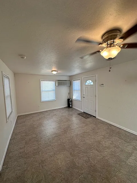 1 bed, 360 sqft, $600 — Photo 3