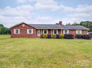 348 Loray Farm Rd, Dallas, NC 28034