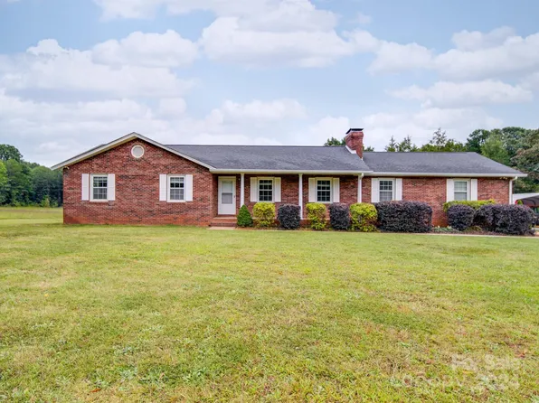 348 Loray Farm Rd, Dallas, NC 28034