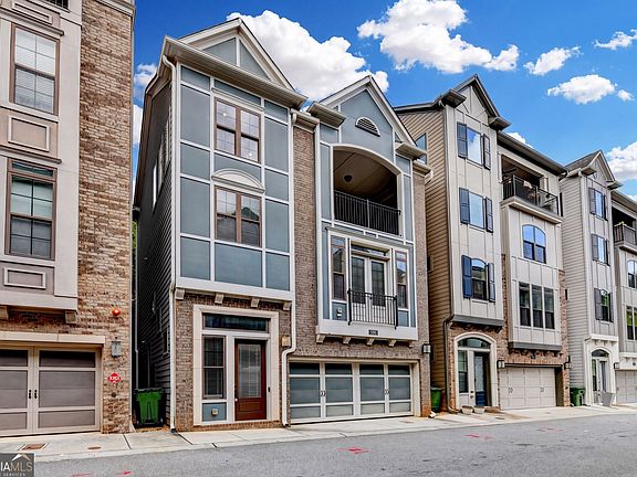 2nd image of 595 Broadview Pl NE